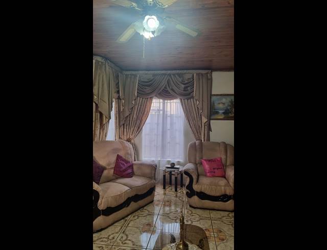 4 BEDROOM HOUSE FOR SALE IN FERNWOOD